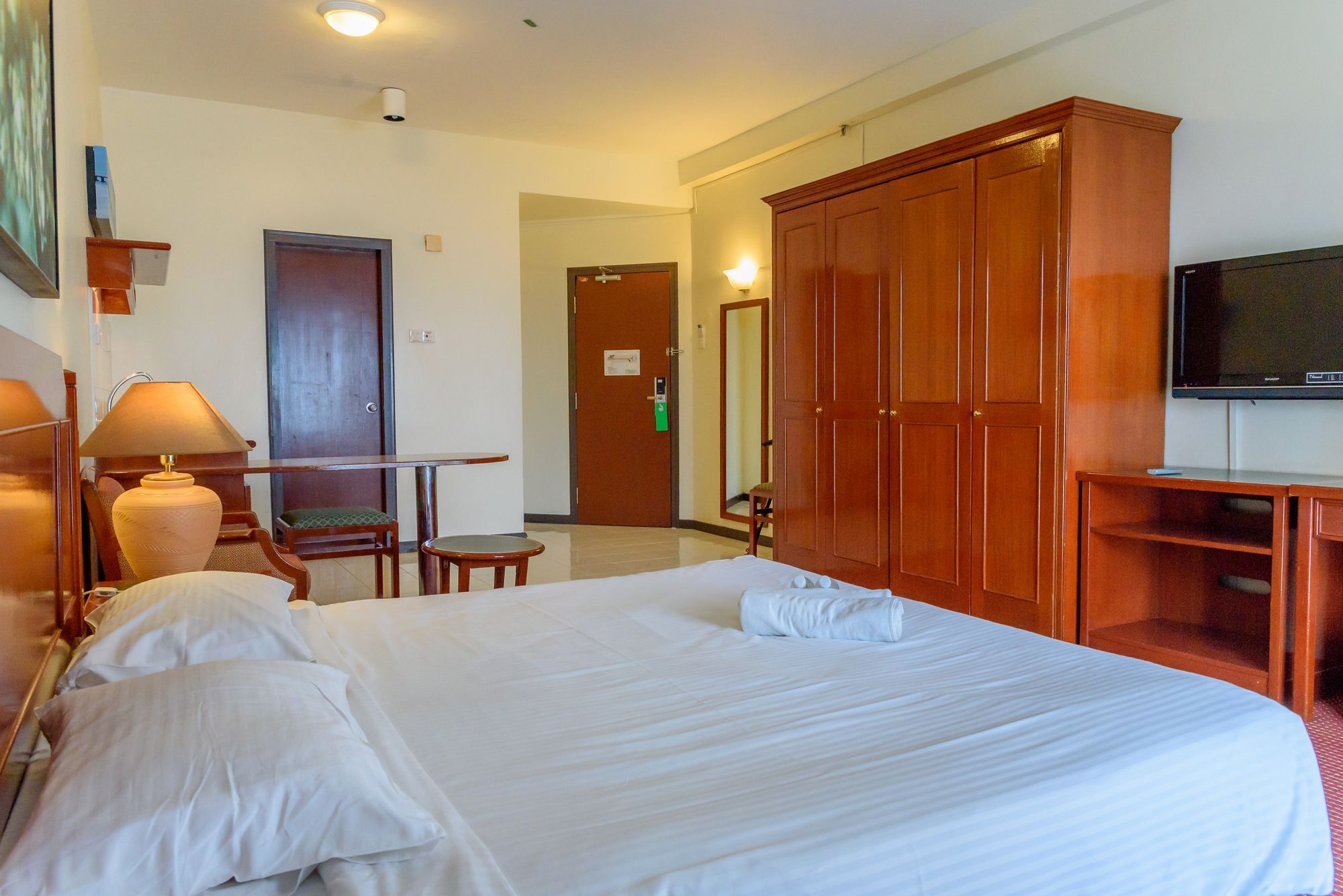 H Suites At Rainbow Paradise Tanjung Bungah  Ngoại thất bức ảnh